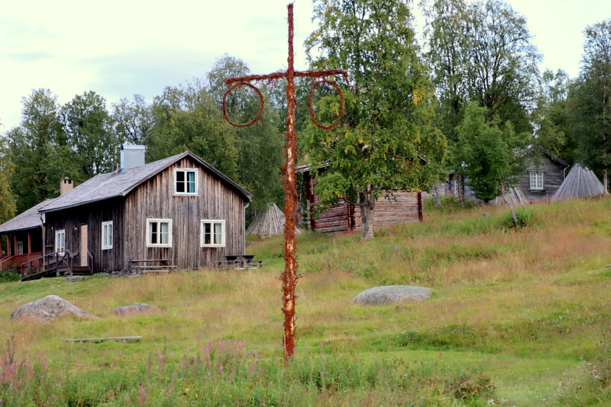 Fatmomakke 190824, Nästa midsommar..