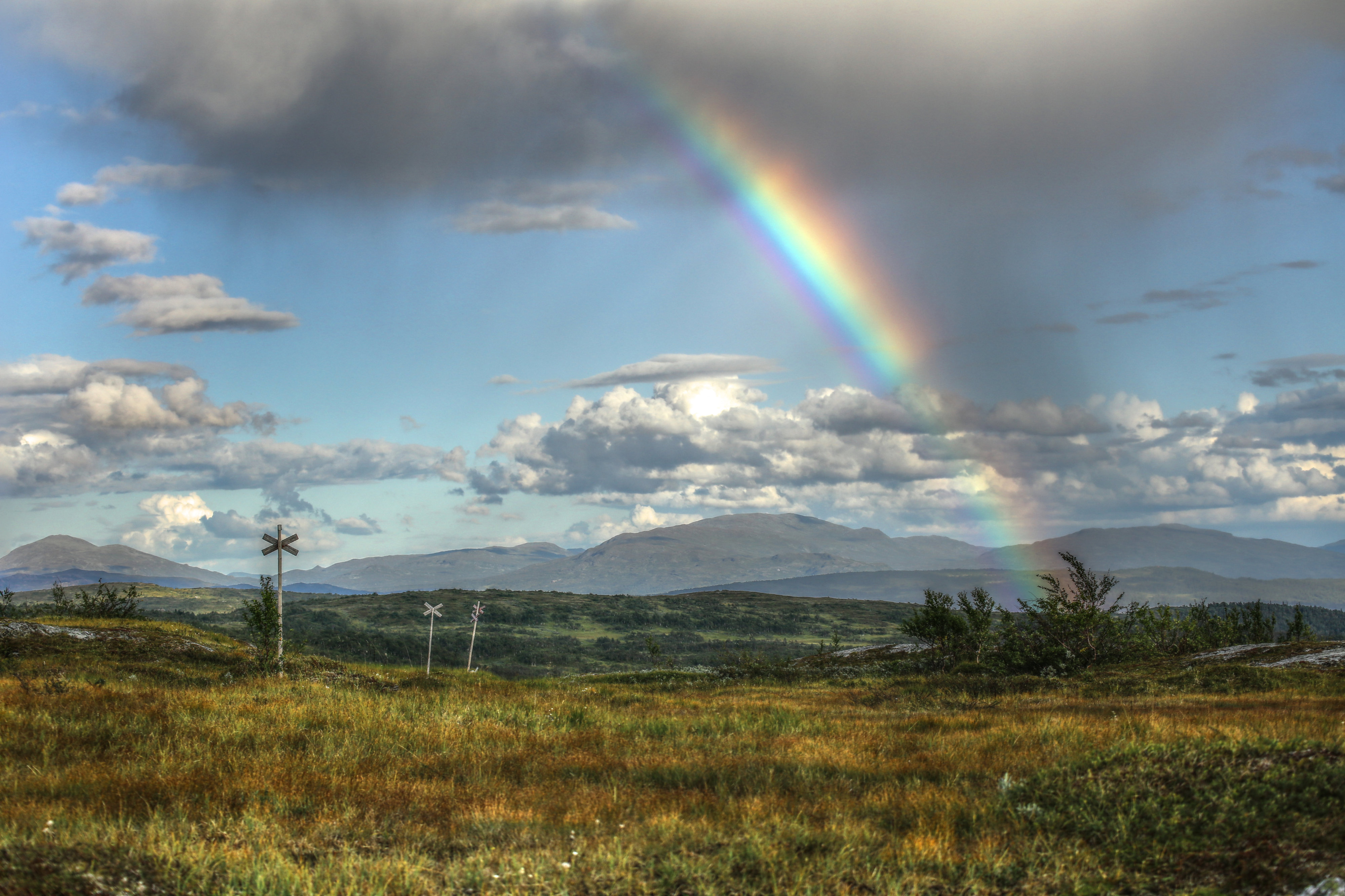 Brattlidfjällen 20190819, Från leden på Brattlidfjällen kan du sen en regnbåge..