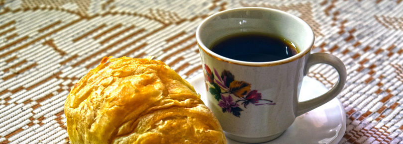 Kaffekopp och kaka.