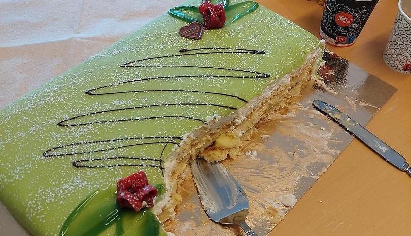 Ingen invigning utan tårta