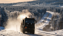 militär transport på väg